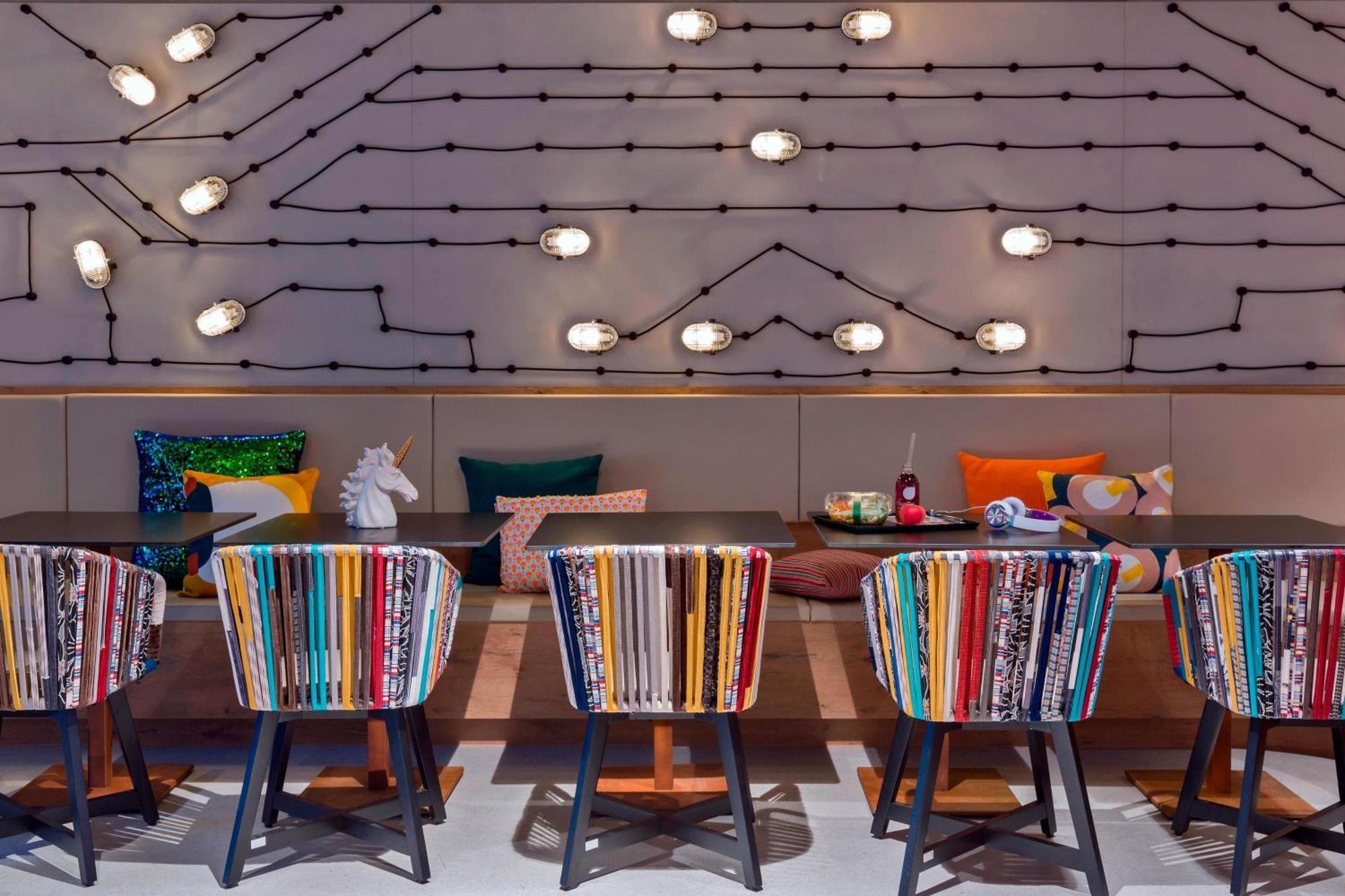 Moxy Frankfurt City Center Frankfurt am Main Ngoại thất bức ảnh