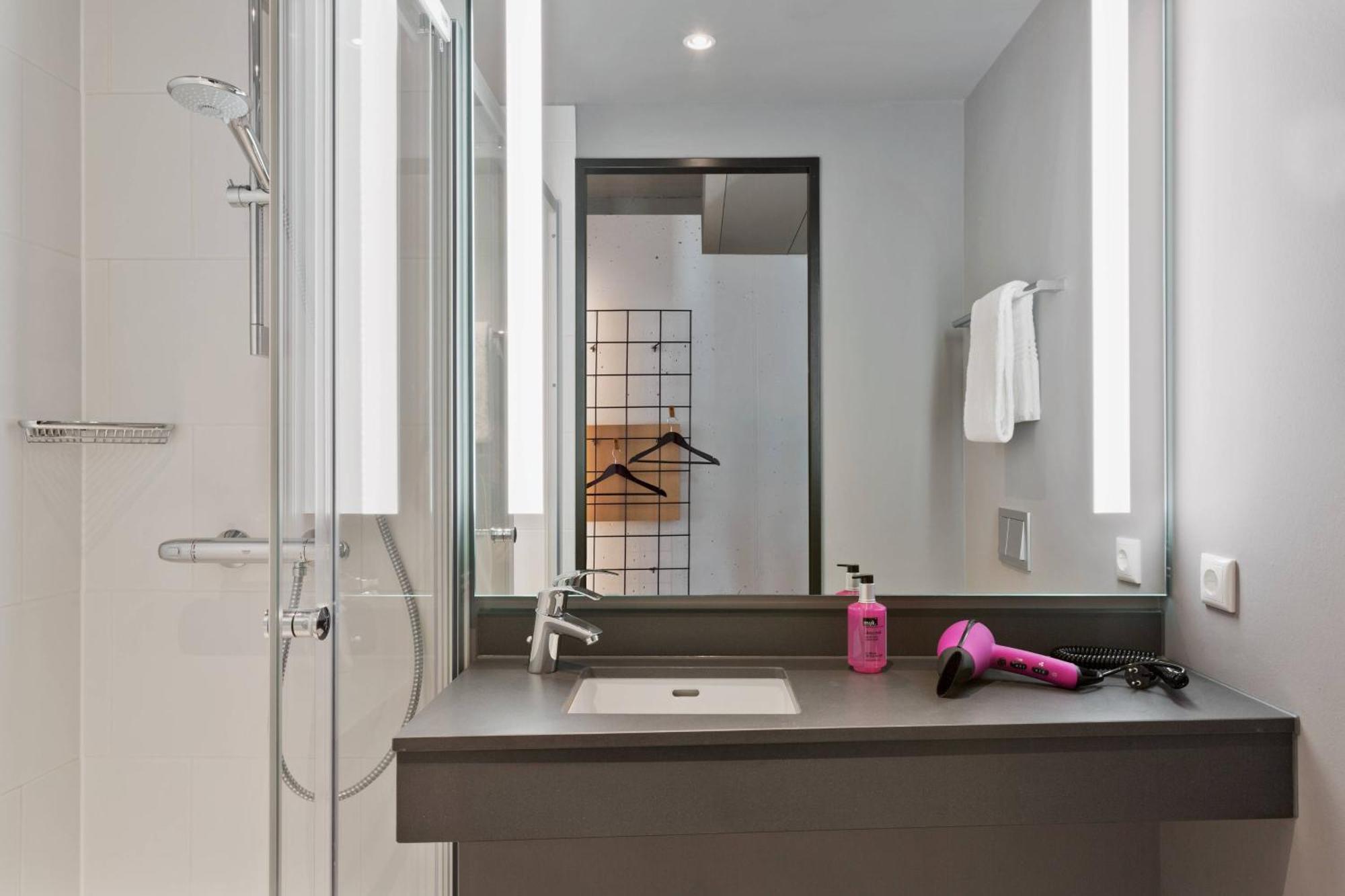 Moxy Frankfurt City Center Frankfurt am Main Ngoại thất bức ảnh