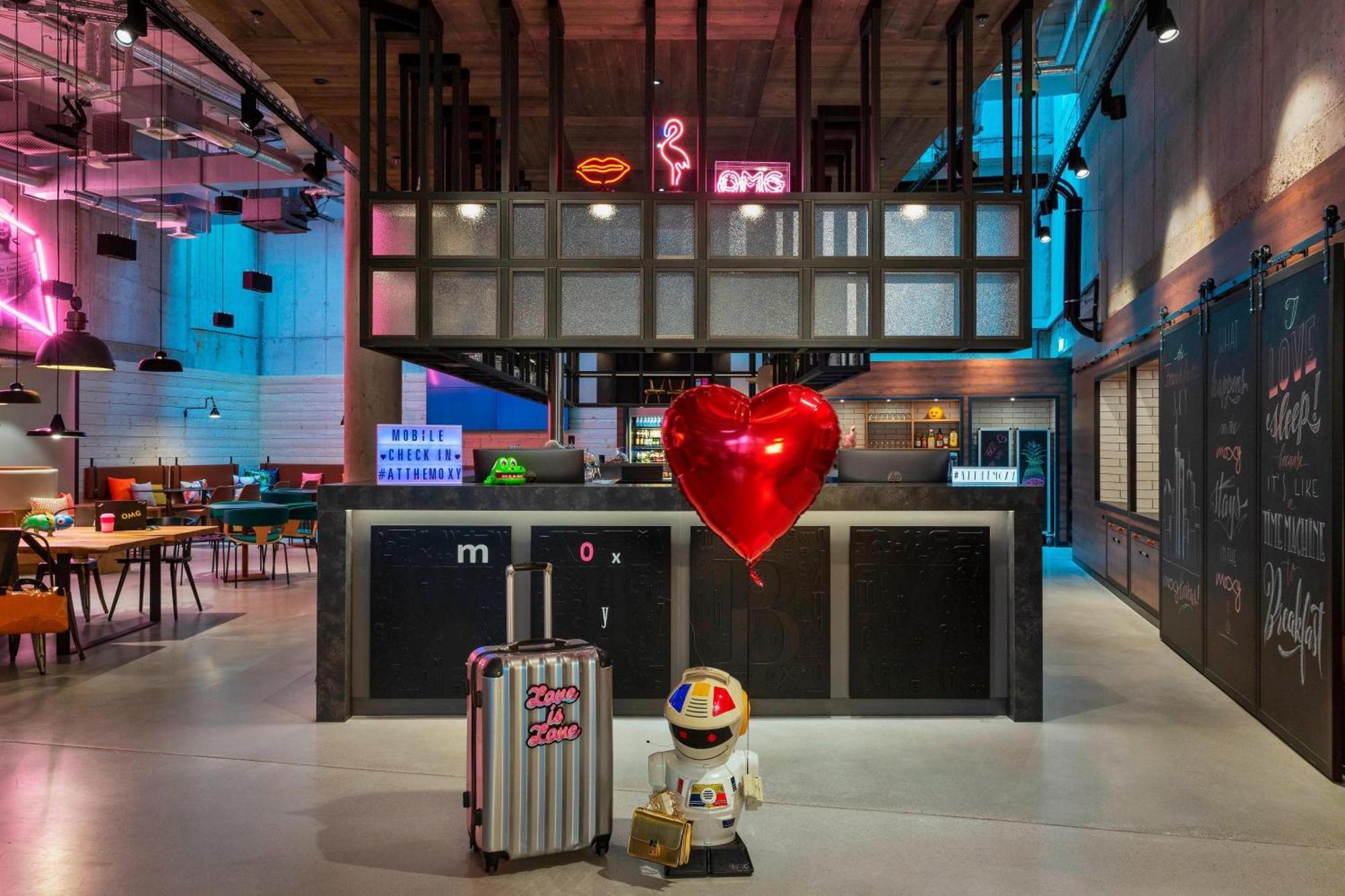 Moxy Frankfurt City Center Frankfurt am Main Ngoại thất bức ảnh